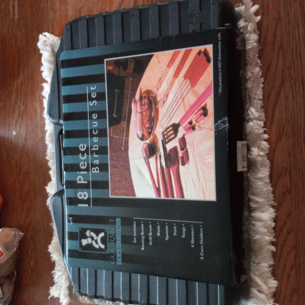 SOLD! NWT Gourmet traditions 18 piece barbecue grilling tools set w/ carry case